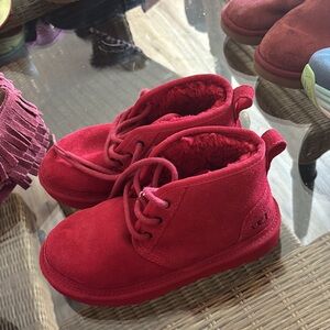 Kids Uggs size 3 like new